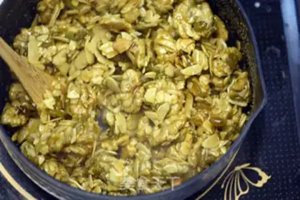 Make Caramel walnut pie step 7