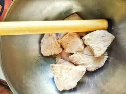 Make Roast ovens, boiled pans, homemade pine step 2