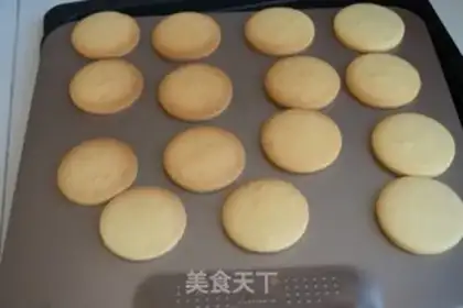 Make Christmas reindeer cookies step 11