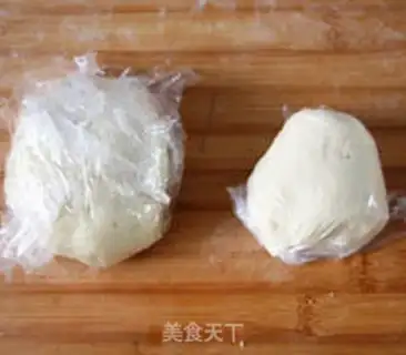 Make Lotus souffle step 1