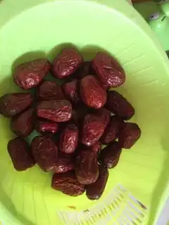 Make Black sugar, red dates, ginger tea step 0
