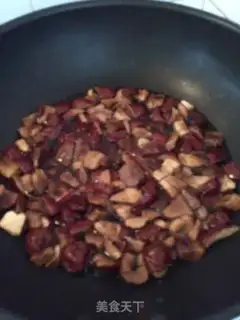 Make Black sugar, red dates, ginger tea step 1