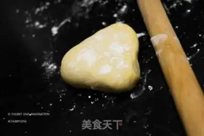 Make "Christmas tree twists and turns with a sauerkraut sauce." step 2