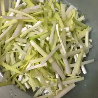 Make Yellow eggs step 0