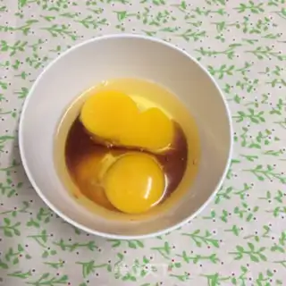 Make Yellow eggs step 1