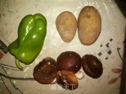 Make Pepper potato mushroom saloon noodles step 0