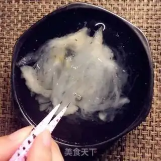 Make "Red-tree ice cream swallow nest." step 1