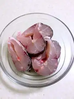 Make Garlic fish step 1