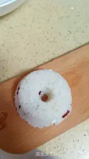 Make Cranberry sushi ring step 4