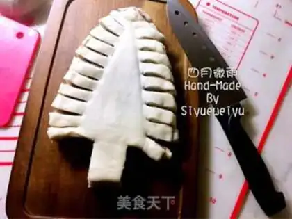 Make Christmas tree bean bread step 10