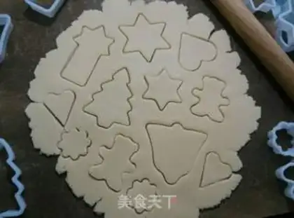 Make Christmas frosting cookies step 6