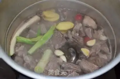 Make Spicy beef noodles step 3