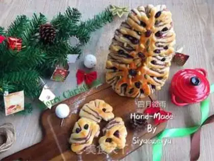 Make Christmas tree bean bread step 16
