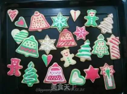 Make Christmas frosting cookies step 14