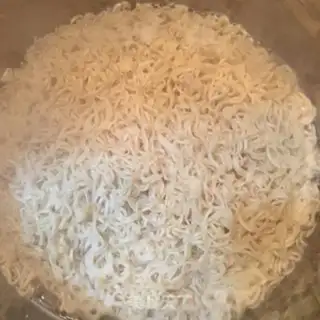 Make Egg and ham noodles step 1