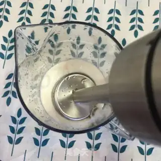 Make Strawberry shakes step 3