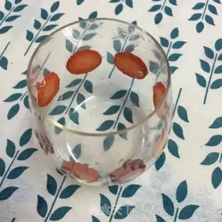 Make Strawberry shakes step 4