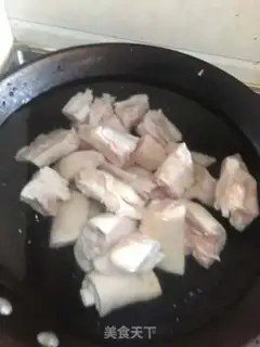 Make Red burning pig hoof step 0
