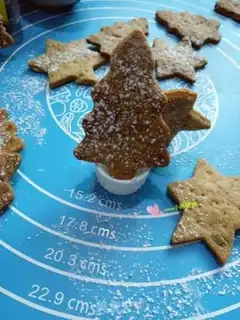 Make Freckles, twigs, crackers step 8