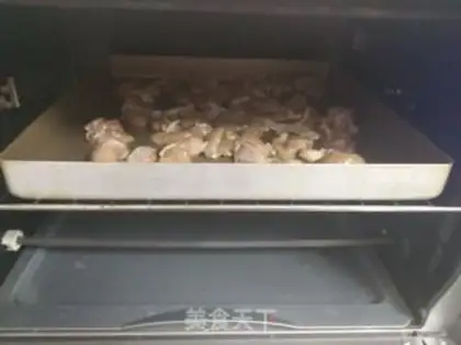 Make Black pepper chicken pizza step 7