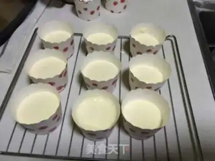 Make Snowman cupcakes step 6