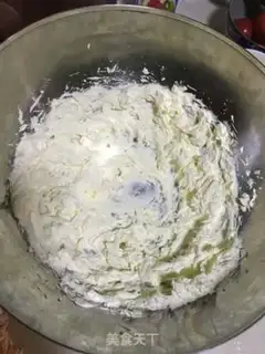 Make Snowman cupcakes step 7
