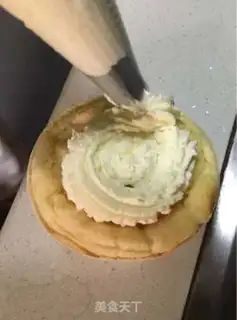 Make Snowman cupcakes step 9