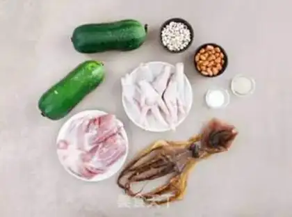 Make octopus chicken claw soup step 0
