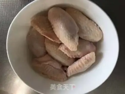 Make Honey-cooked chicken wings step 0
