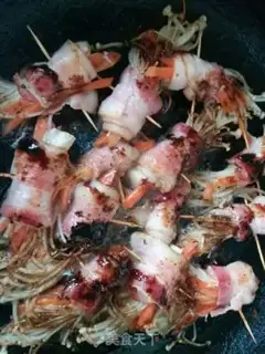 Make Bacon pins and mushrooms step 4