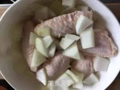 Make Honey-cooked chicken wings step 1