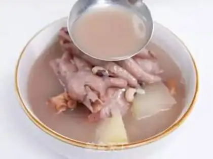 Make octopus chicken claw soup step 7
