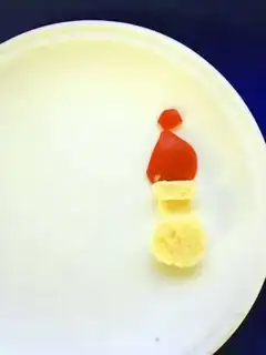 Make Christmas fruit platter step 2