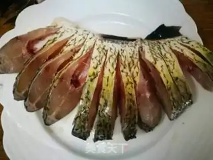 Make Precious peacock open-screen fish step 1