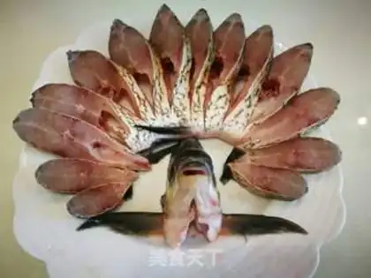 Make Precious peacock open-screen fish step 2