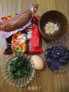Make Red sausage egg noodles step 0