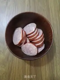 Make Red sausage egg noodles step 3