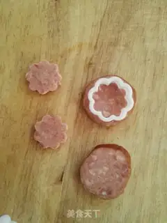 Make Red sausage egg noodles step 4