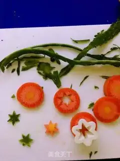 Make Christmas fruit platter step 11