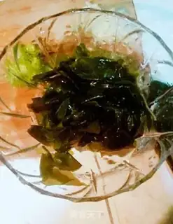 Make Eggs and seaweed soup step 1
