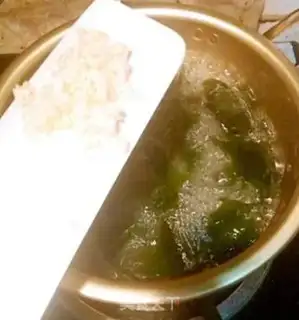 Make Eggs and seaweed soup step 3