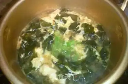 Make Eggs and seaweed soup step 4