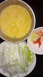 Make Onion fried eggs step 1