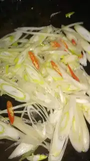 Make Onion fried eggs step 4