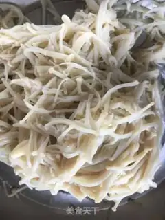 Make Spicy golden needle mushrooms step 0