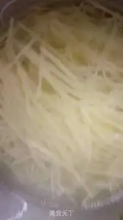 Make Spicy potatoes step 1