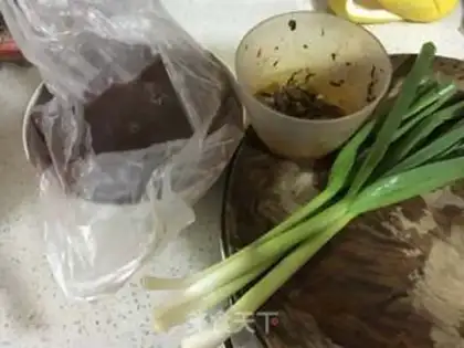 Make Sour bean soup step 1