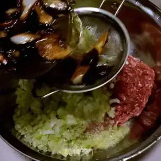 Make Beef carrots, rose buns step 5