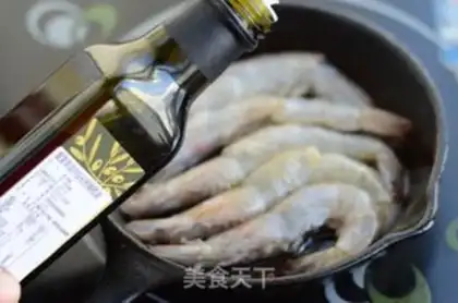 Make Shrimp with olive oil step 2