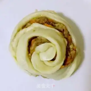 Make Beef carrots, rose buns step 16